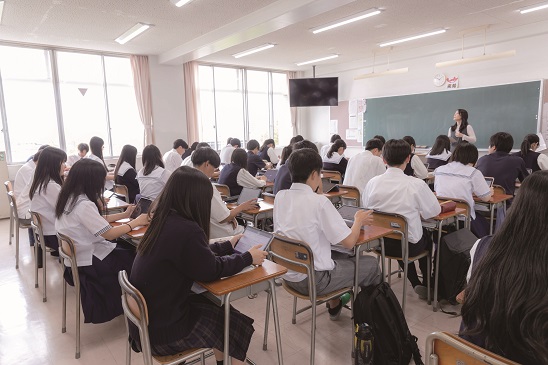 各教室は冷暖房完備